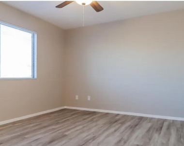 5448 S 237th Lane - Photo Thumbnail 8