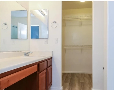5448 S 237th Lane - Photo Thumbnail 11