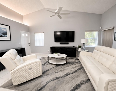4214 Se Home Way - Photo Thumbnail 2