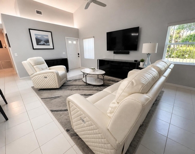 4214 Se Home Way - Photo Thumbnail 3