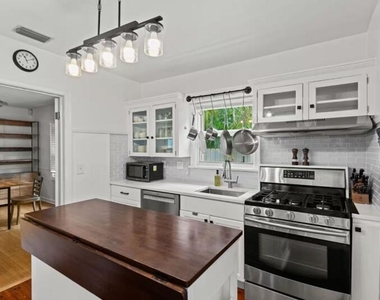219 31st Street - Photo Thumbnail 4