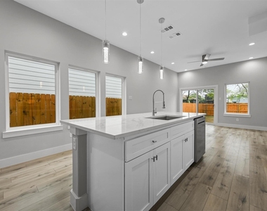 2507 Birmingham Avenue - Photo Thumbnail 4