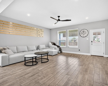 2504 Wren Lane - Photo Thumbnail 13