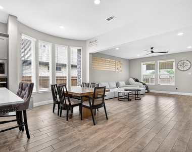 2504 Wren Lane - Photo Thumbnail 9