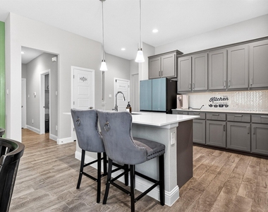 2504 Wren Lane - Photo Thumbnail 7