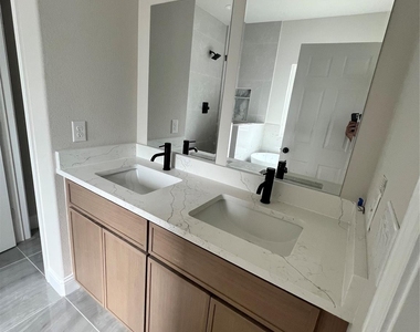 210 Mineral Wells Street - Photo Thumbnail 13