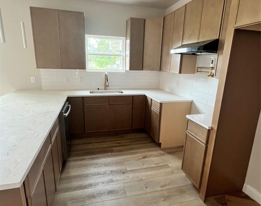 210 Mineral Wells Street - Photo Thumbnail 4