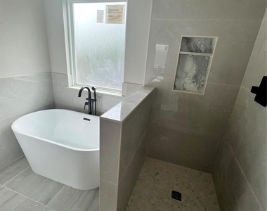 210 Mineral Wells Street - Photo Thumbnail 15