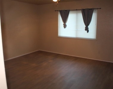 5706 Briarcrest Drive - Photo Thumbnail 4