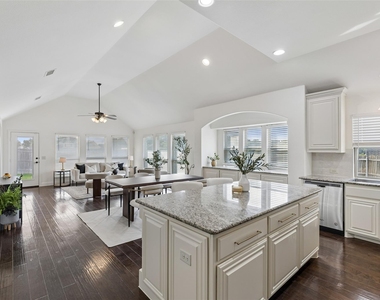 500 Cottage Place - Photo Thumbnail 4