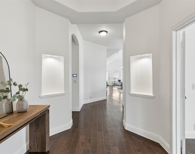 500 Cottage Place - Photo Thumbnail 2