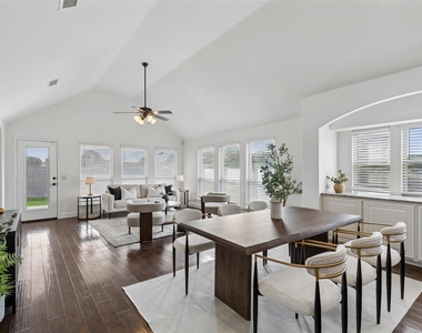 500 Cottage Place - Photo Thumbnail 9