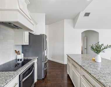 500 Cottage Place - Photo Thumbnail 6