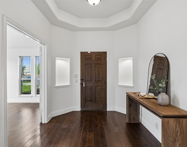 500 Cottage Place - Photo Thumbnail 3