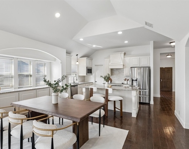500 Cottage Place - Photo Thumbnail 13