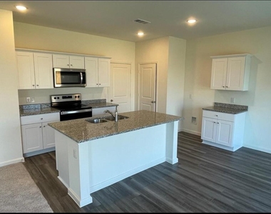 1903 Marquette Drive - Photo Thumbnail 2