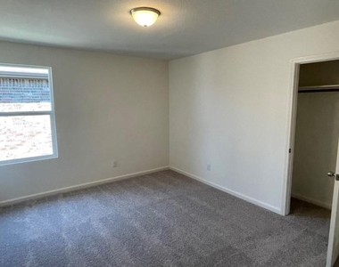 1903 Marquette Drive - Photo Thumbnail 11