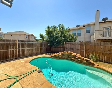 12614 Oceanside Drive - Photo Thumbnail 2