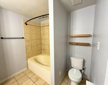 12614 Oceanside Drive - Photo Thumbnail 16