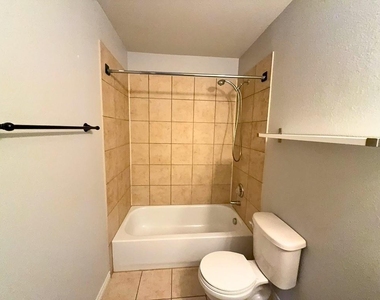 12614 Oceanside Drive - Photo Thumbnail 21
