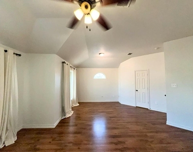 12614 Oceanside Drive - Photo Thumbnail 14
