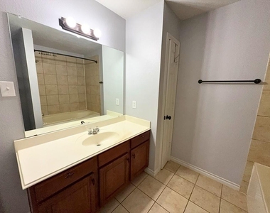 12614 Oceanside Drive - Photo Thumbnail 15