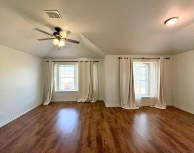 12614 Oceanside Drive - Photo Thumbnail 13