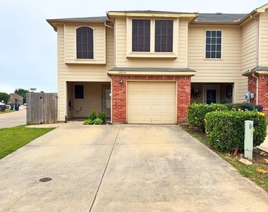 12614 Oceanside Drive - Photo Thumbnail 3