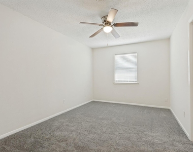 5420 Prince Drive - Photo Thumbnail 10
