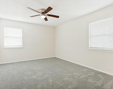 5420 Prince Drive - Photo Thumbnail 8