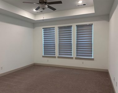 2712 Rolling Meadow Road - Photo Thumbnail 6
