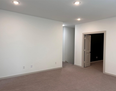 2712 Rolling Meadow Road - Photo Thumbnail 14