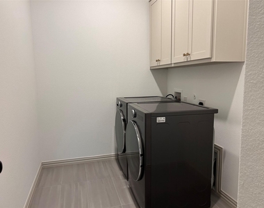 2712 Rolling Meadow Road - Photo Thumbnail 13