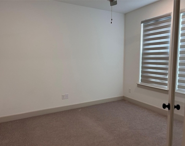2712 Rolling Meadow Road - Photo Thumbnail 11