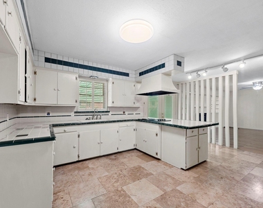5007 Rockport Drive - Photo Thumbnail 4