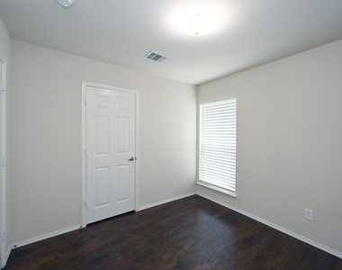 3924 Palace Place - Photo Thumbnail 16