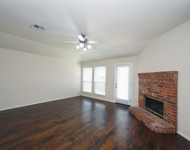 3924 Palace Place - Photo Thumbnail 5