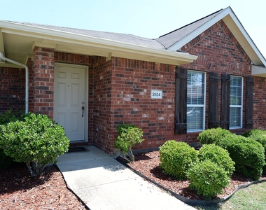 3924 Palace Place - Photo Thumbnail 1