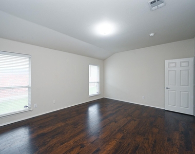 3924 Palace Place - Photo Thumbnail 10