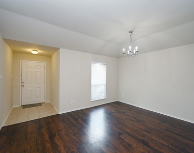 3924 Palace Place - Photo Thumbnail 2