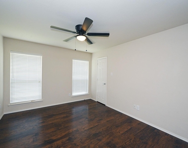 3924 Palace Place - Photo Thumbnail 14
