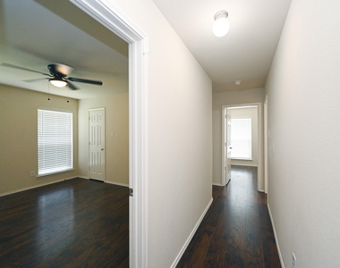 3924 Palace Place - Photo Thumbnail 3