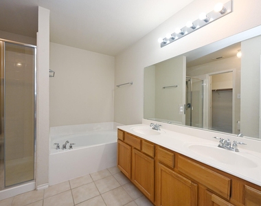 3924 Palace Place - Photo Thumbnail 12