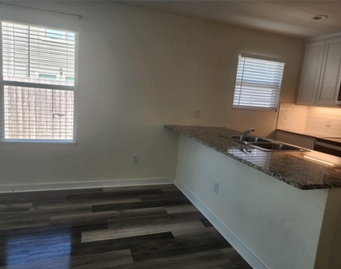 410 S 2nd Street - Photo Thumbnail 6