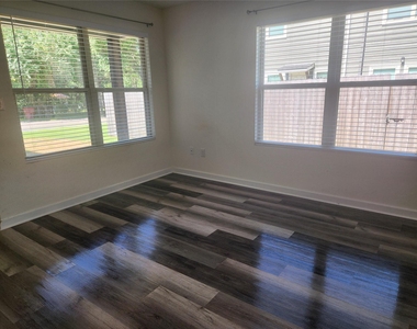 410 S 2nd Street - Photo Thumbnail 4