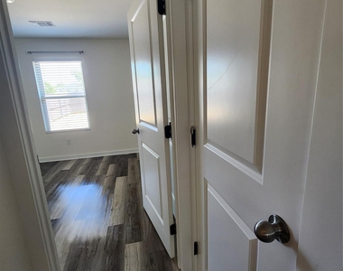 410 S 2nd Street - Photo Thumbnail 13