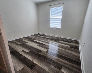 410 S 2nd Street - Photo Thumbnail 11