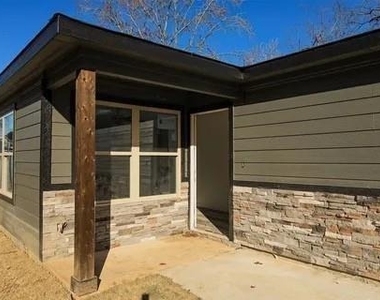 410 S 2nd Street - Photo Thumbnail 1