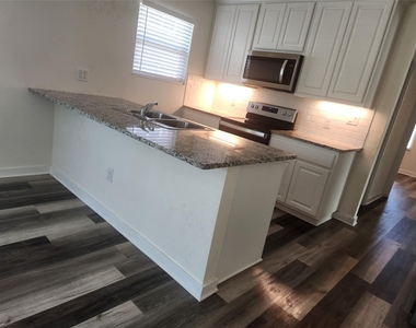 410 S 2nd Street - Photo Thumbnail 5