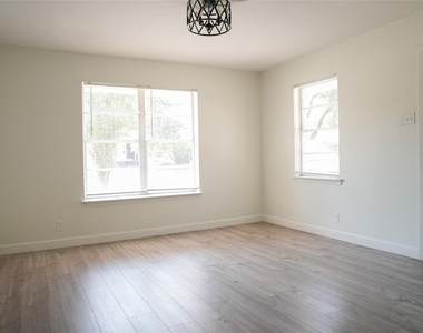 6565 Ascot Lane - Photo Thumbnail 6